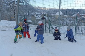 Stavby ze sněhu – kreativita našich dětí v akci!