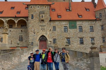 Školní výlet 4. třída - hrad Bouzov, Javoříčské jeskyně