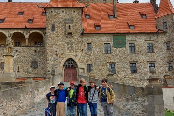 Školní výlet 4. třída - hrad Bouzov, Javoříčské jeskyně