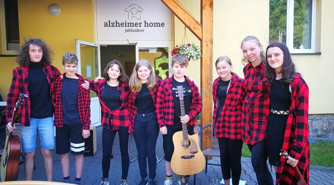Dobročinný koncert školní kapely pro klienty Alzheimer Home Jablunkov