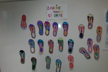 Zavazovat tkaničky už umíme.