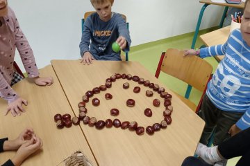 Tvoření z kaštanů.