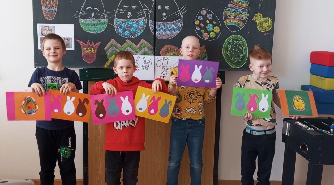 Jaro už je tady, výroba ozdob, výzdoba školy, ochutnávka čaje a zasetí obilí