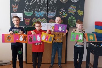 Jaro už je tady, výroba ozdob, výzdoba školy, ochutnávka čaje a zasetí obilí