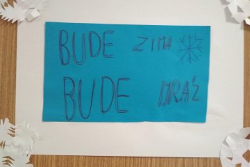 Přišla k nám zima a z nebe padá sníh, "postavíme"sněhuláka a z kopce sjedem na saních...