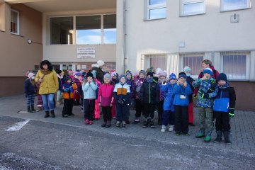 Vycházka celé družiny za prameny, potoky a kopečky...